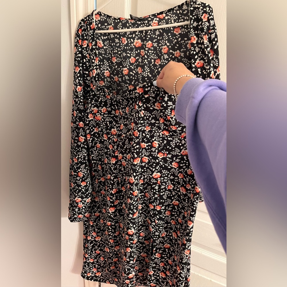 Plus black floral print cupped split detail midi-dress- tags on